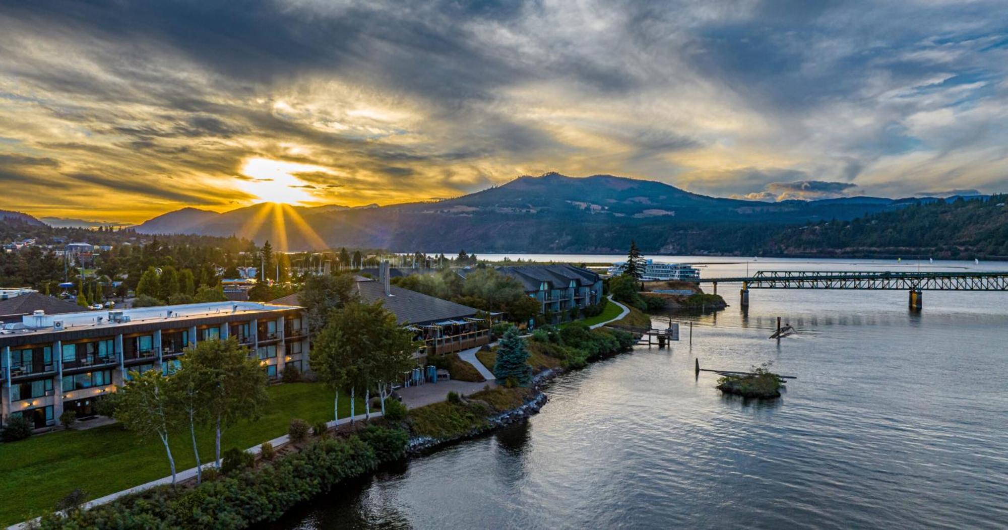 Best Western Plus Hood River Inn Exteriör bild